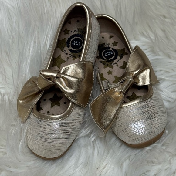 Livie & Luca gold bow Mary Janes - Picture 3 of 7